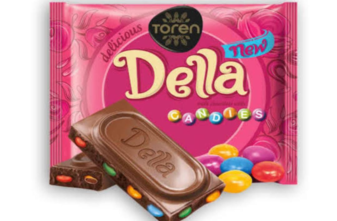Toren Della Milky Compound Chocolate with Candies – Creamy & Crunchy Combo | Imported | 52g